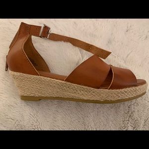 Treasure and Bond Wedge Sandal size 2